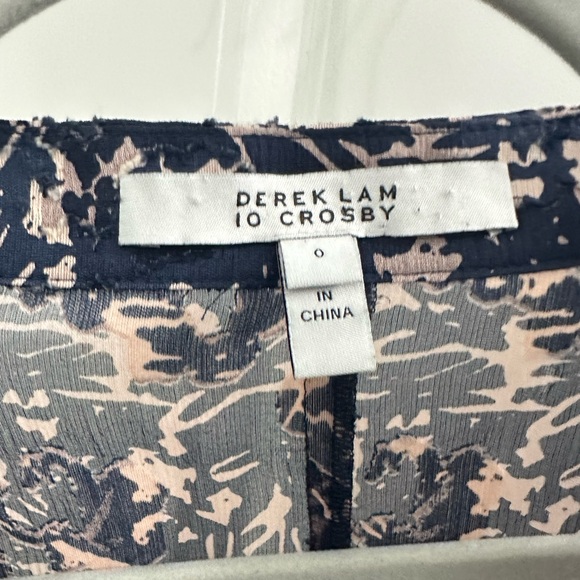 Derek Lam 10 Crosby Silk Floral Print Blouse cold shoulder top size 0 - Picture 4 of 9